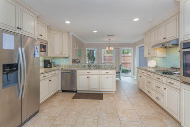 Elegant kitchen photo in Jacksonville