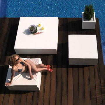 Quadrat Outdoor Stools