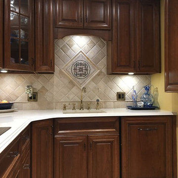 Traditional Cleveland Area Horseshoe Kitchen
