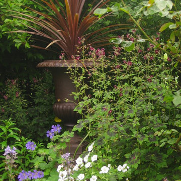 Focal point urn,