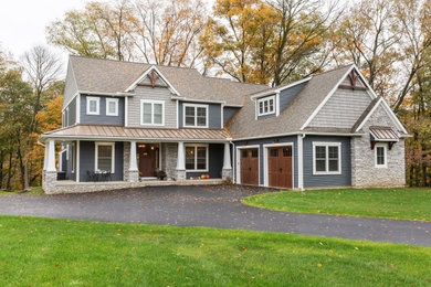 Example of a cottage exterior home design in DC Metro
