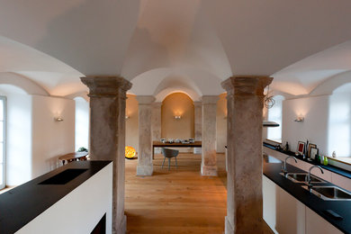 Modernes Wohnzimmer in Sonstige