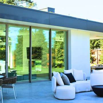 Indoor–Outdoor Modern Living