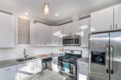 Kitchen - kitchen idea in Chicago