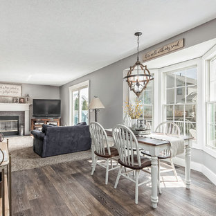 コロンバスの中サイズのカントリー風 LDKの画像 (グレーの壁、濃色無垢フローリング、暖炉なし、茶色い床)