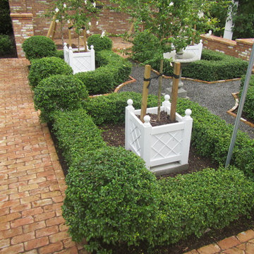 Courtyard garden hedges