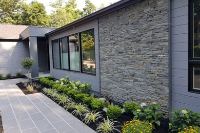 Inspiration for a modern landscaping in New York.