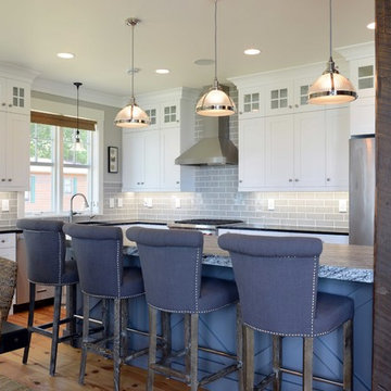 Transitional Coastal Style Kitchen