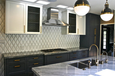 Kitchen - traditional kitchen idea in Los Angeles