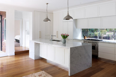 This is an example of a contemporary kitchen in Sydney.