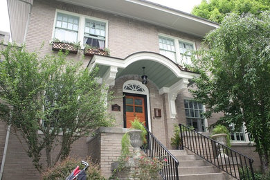Mid-sized transitional exterior home photo in Louisville
