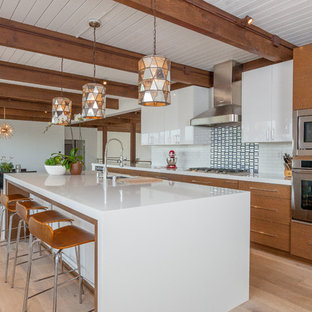 75 Most Popular Midcentury Modern Kitchen with Glass Tile Backsplash Design Ideas for 2018  Stylish Midcentury Modern Kitchen with Glass Tile Backsplash Remodeling Pictures