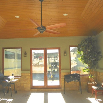 Lake View Courtyard Home