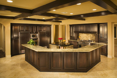 Inspiration for a timeless kitchen remodel in Las Vegas