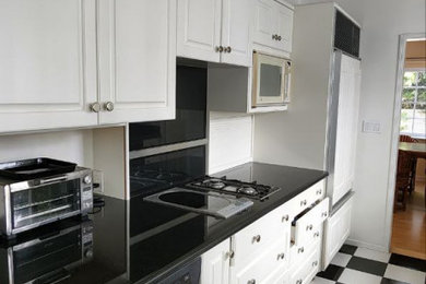 Example of a kitchen design in Los Angeles
