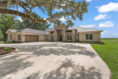 Inspiration for a timeless exterior home remodel in Orlando