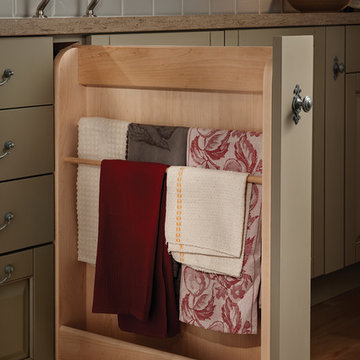 Pull-Out Towel Rack