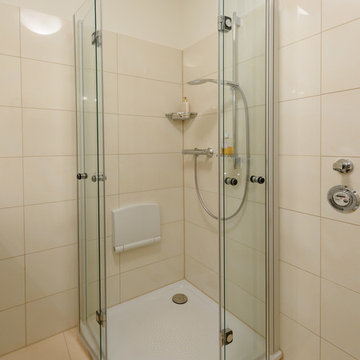 Badezimmer mit Waschmaschine