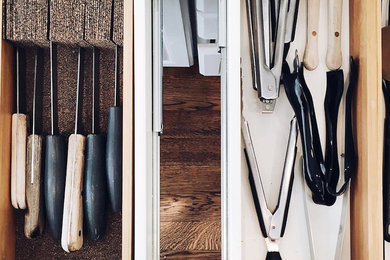 Example of a transitional medium tone wood floor kitchen design in Nashville