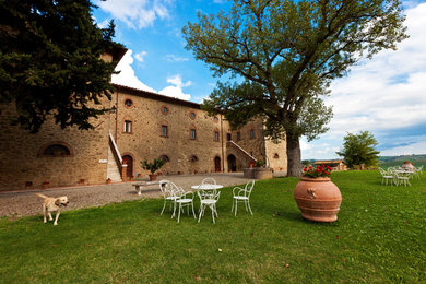 Immagine di un giardino country