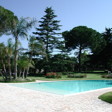 SOTTO GLI OCCHI UNA PISCINA