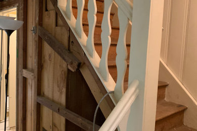Staircase - modern staircase idea in New York