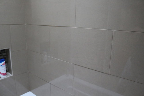 Tiling around a bathtub