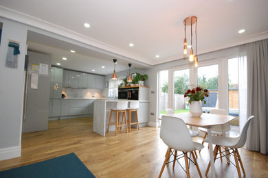 This is an example of a modern dining room in Essex.