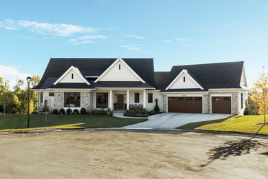 Transitional exterior home idea in Minneapolis
