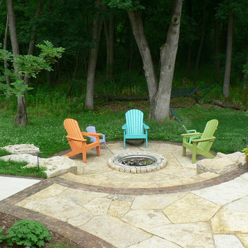 Outdoor Fire Pits and Fireplaces