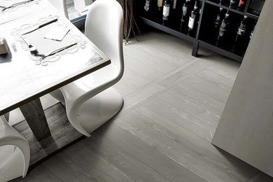 Example of a dining room design in Toronto