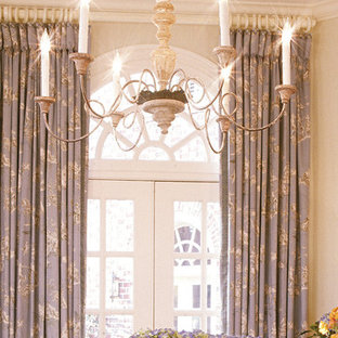 ワシントンD.C.の広いトラディショナルスタイルのLDKの画像