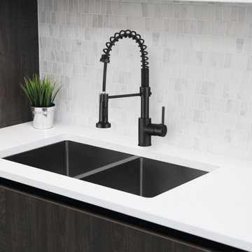 Single-Handle Pull-Down Sprayer Kitchen Faucet with Spring Design in Matte Black