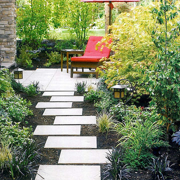 Greenleaf Retreat: walkway and patio