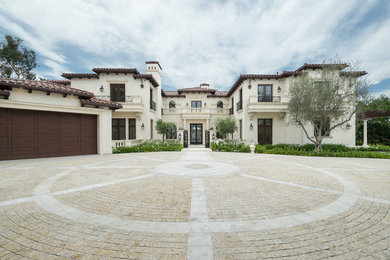 Inspiration for a timeless home design remodel in Los Angeles