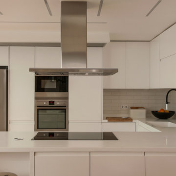 Marvila White Kitchen Island with Extractor Hood and Oven