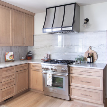 Designing a Lakefront Cottage Kitchen and Bar Built for Making Memories