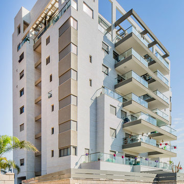 MODERN EUROPEAN RESIDENTIAL BUILDING