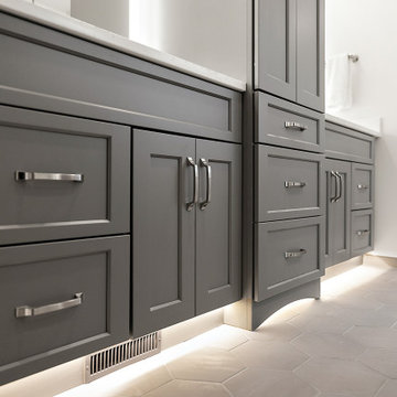 Starmark Maple Chesapeake Primary Bath in Mineral Gray