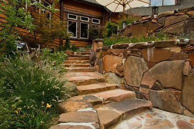 Example of a mountain style exterior home design in Los Angeles