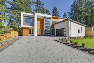 Large trendy stucco exterior home photo in Vancouver