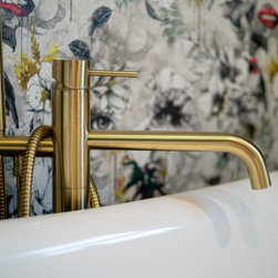 Brighton Townhouse Airbnb - Bath Taps