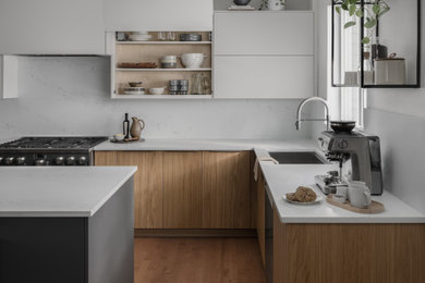 Kitchen - mid-sized modern u-shaped kitchen idea in Seattle