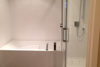 Inspiration for a contemporary bathroom remodel in Montreal
