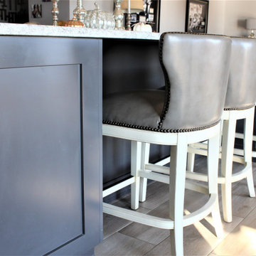 Starmark Insert Kitchen in Mackay Dove (Perimeter) and Peppercorn (Island)