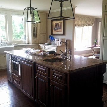 Custom Traditional Kitchen Cabinets