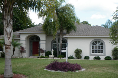 Inspiration for a mid-sized timeless gray one-story stucco exterior home remodel in Tampa
