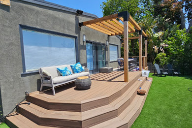 Inspiration for a modern deck remodel in San Francisco