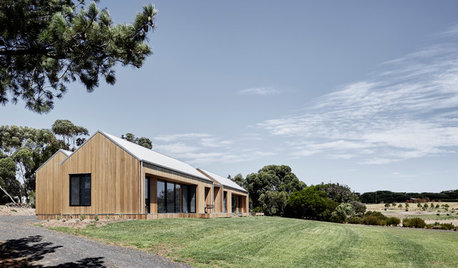 Houzz Tour: A Barn-Style Holiday Home Pitches Up in Victoria