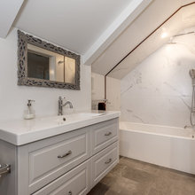 Upstairs bathroon